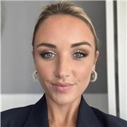 Soy francesa nativa , y me encanta enseñar a las personas mi idioma , sobre todo a niños